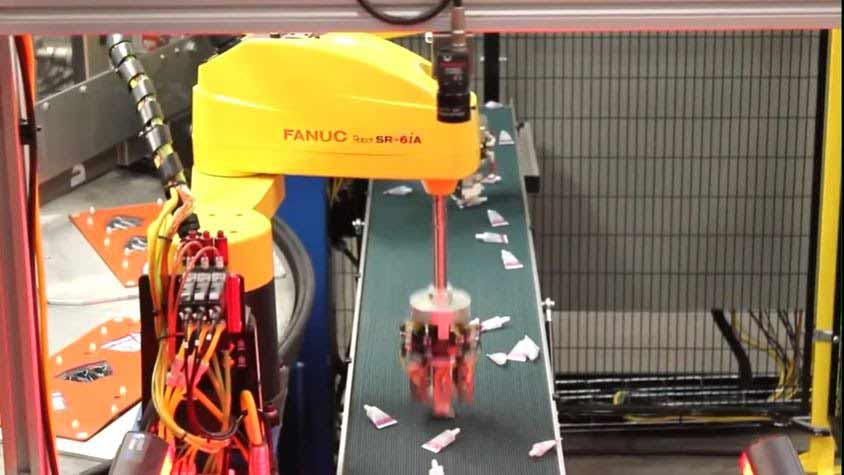 Fanuc SR 6iA robot picking tube packages